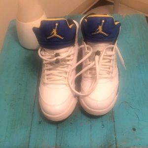 Jordan 5 laney size 7.5 great condition